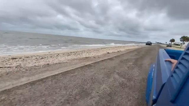 Bought a 1989 Jeep Comanche Pinoeer Long Bed with a 4.0! смотреть онлайн