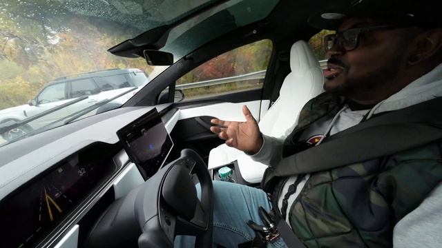 2022 Tesla Model X Plaid Auto Pilot - Camera goes CRAZY while filming 😩😅 смотреть онлайн