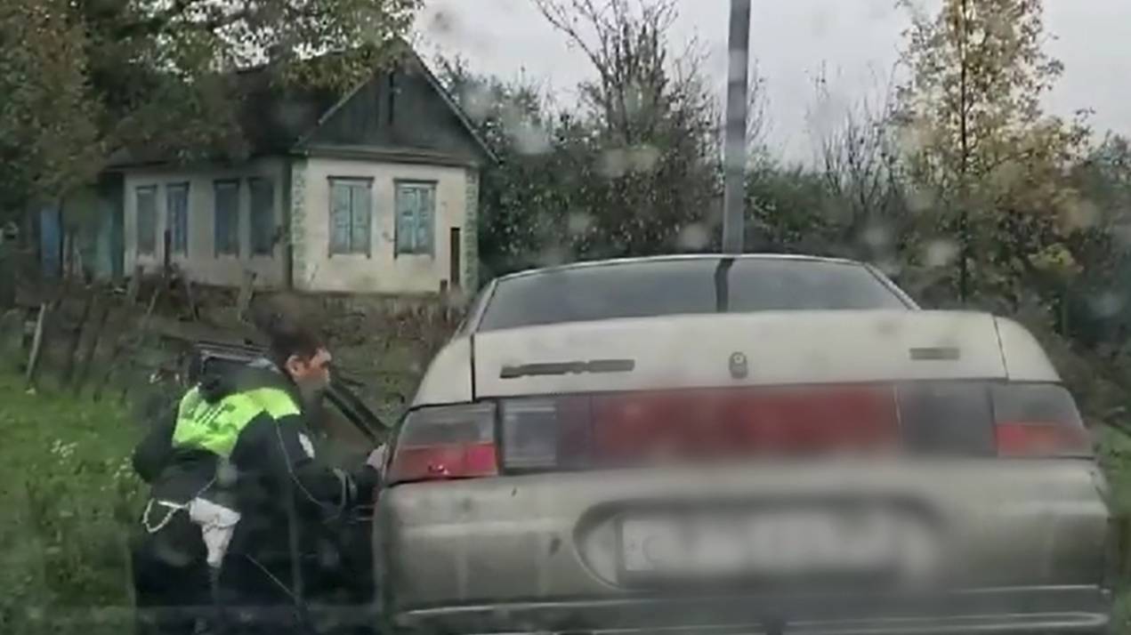 Сотрудники Госавтоинспекции МОМВД России «Зеленчукский» задержали несовершеннолетнего автолюбителя смотреть онлайн