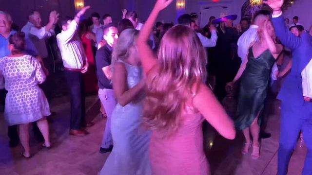 Brito Wedding- Get Low смотреть онлайн