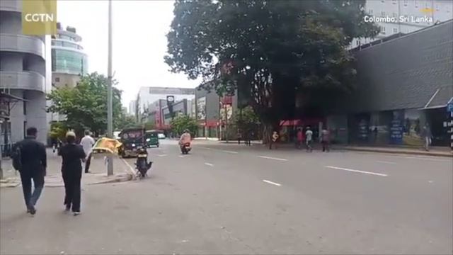 Exclusive footage: Sri Lankan PM calls emergency meeting with party leaders after unrest смотреть онлайн