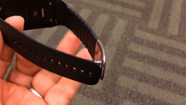 Samsung Gear Live: Android Wear watch hands-on at Google I/O 2014 (video) смотреть онлайн