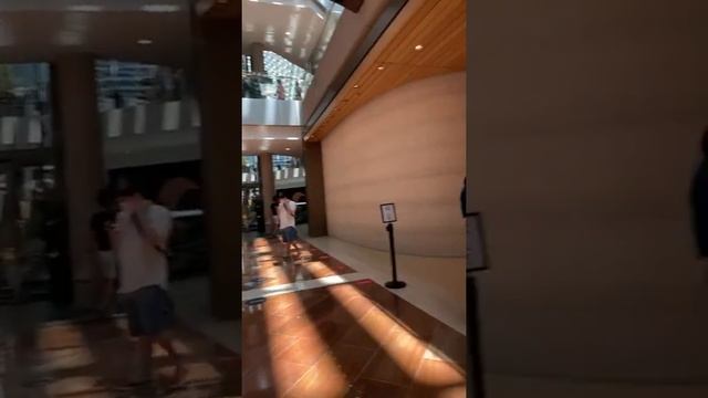 Pasyal Tayo sa loob ng floating Apple Store Marina bay Sands смотреть онлайн