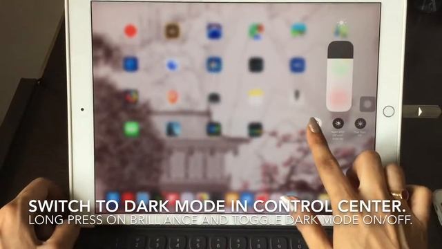 iPhone and iPad tips and tricks: iOS 13 Beta 6: flashlight and Dark mode in control centre смотреть онлайн