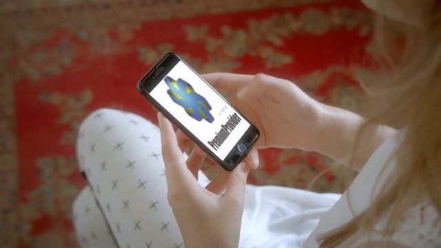 iPhone Screen Mockup Girl смотреть онлайн