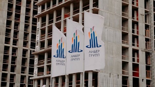Дефанс Премиум: монтаж первой балки основания верхних этажей (20.08.2021) смотреть онлайн