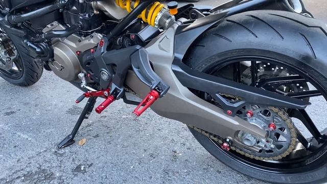 Dynomite Motorcycles - 2016 (‘66) Ducati M821 Monster Dark смотреть онлайн