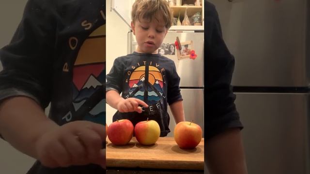 Chef Hart Lui makes Sam Sifton's Apple Pie from the NY Times смотреть онлайн