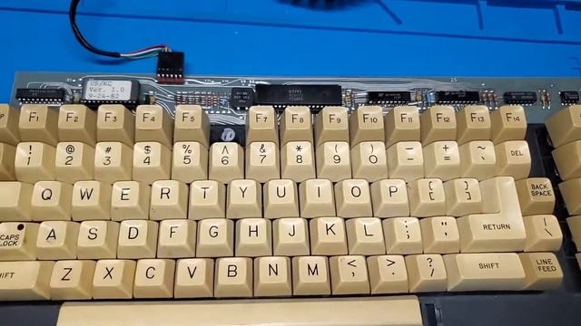 Restoring a vintage keyboard: Part 1 смотреть онлайн