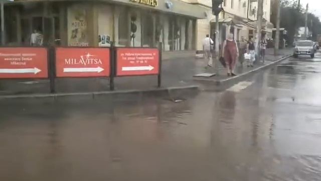 Центр Волгограда ушел под воду 31.07.13 смотреть онлайн