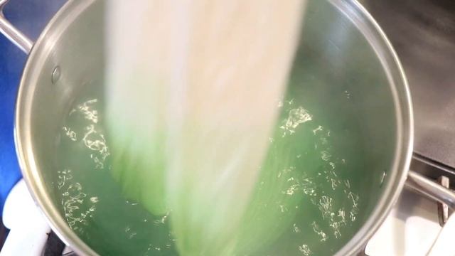 Dyepot Weekly #307 - Does Green Apple KoolAid Break? Dip Dyeing Yarn смотреть онлайн