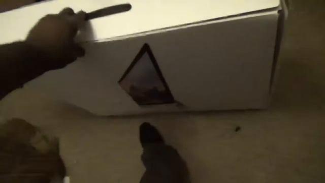 2yr old fits in a Apple iMac box! смотреть онлайн