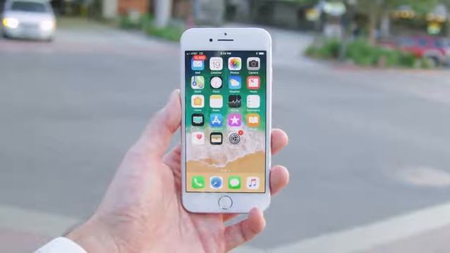 IPhone 8 v/s SAMSUNG S8 смотреть онлайн