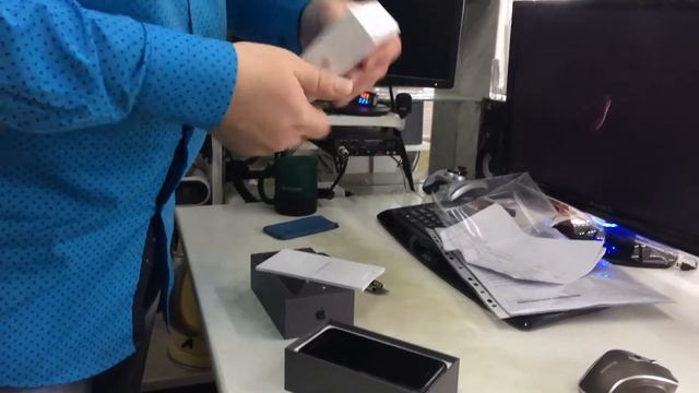 Первый взгляд на Айфон 8 и AirPods смотреть онлайн
