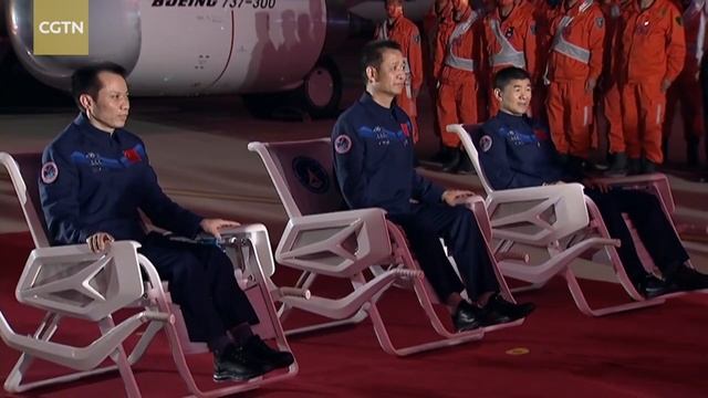 Three Shenzhou-12 taikonauts arrive in Beijing смотреть онлайн