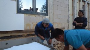 Как правильно наносится клей на лист фасадного пенопласта, как первые листы приклеиваются на фасад