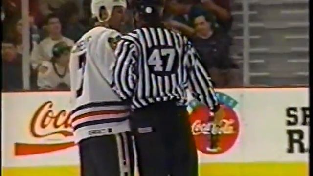 Chris Chelios vs Darby Hendrickson смотреть онлайн