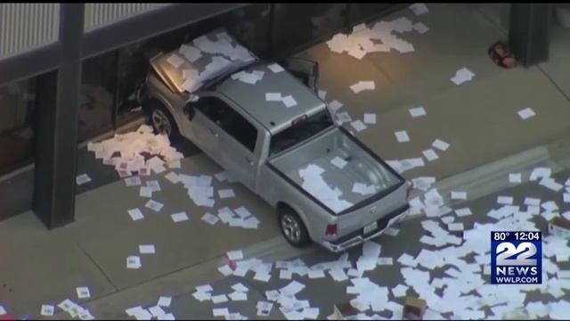 Truck crashed into TV station building in Dallas, man in custody смотреть онлайн
