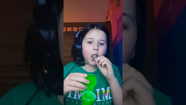 trieing apple food that is sour смотреть онлайн