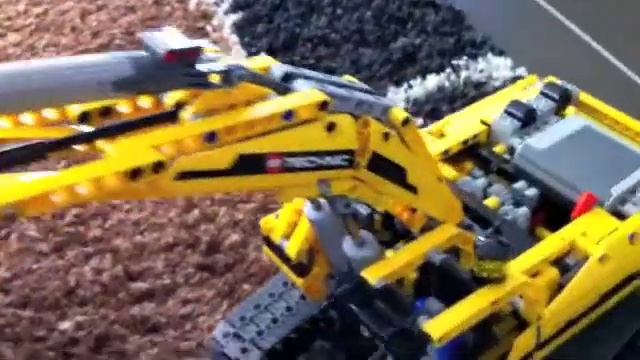 Lego Excavator 8043 in action смотреть онлайн