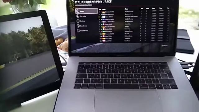 Macbook Pro with 2 external Asus MB169C+ screens running Steam on Windows using an external SSD смотреть онлайн