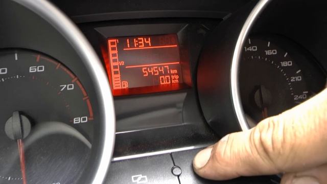 Seat Ibiza 6j kasowanie inspekcji serwisowej - reset oil service light Seat Ibiza 6J смотреть онлайн