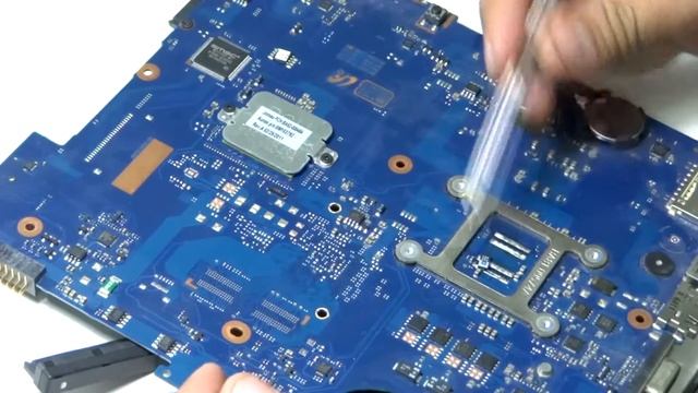 NP-RV409 อาการใช้อะแด็ปเตอร์เปิดติดไม่เข้า windows ใช้แบตเปิดติดปกติ (Disassembly)| By ช่างแนท смотреть онлайн