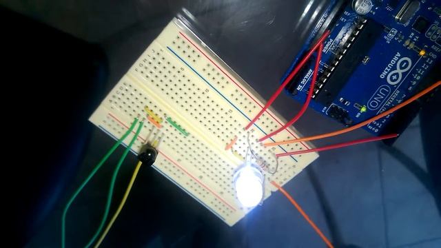 Make an Arduino Touch Project using LED, Wire, & CapSense смотреть онлайн