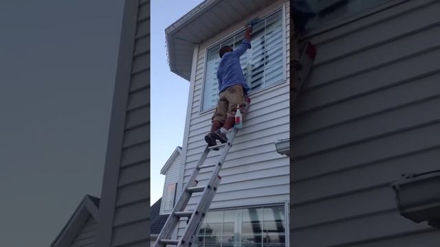 Washing one high window in one minute смотреть онлайн