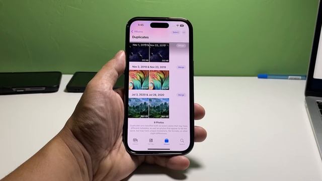 How To Easily Delete Duplicate Photos In iOS 16 смотреть онлайн
