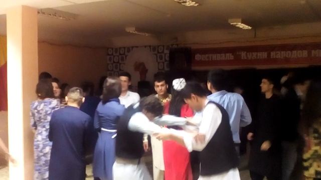 Танец несколько народов в фестивал кухни народов мира смотреть онлайн
