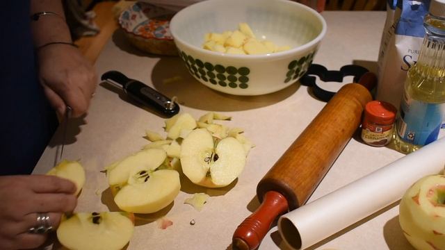 Slice of Disney Pi Day Collab: Sweetie Pie's Apple Pie смотреть онлайн
