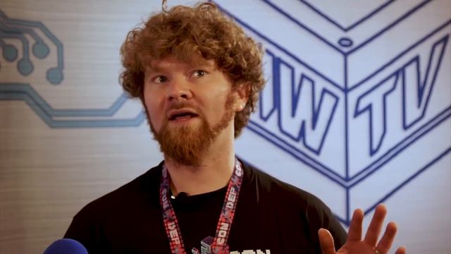 Crafting RF - Caleb Madrigal - DEF CON 25 Interview смотреть онлайн