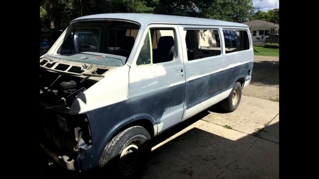 White 1987 Dodge B250 Van Build смотреть онлайн