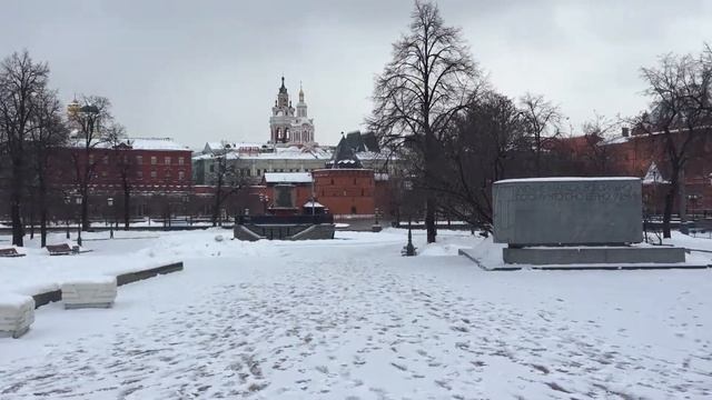 At the Bolshoi Theater, Moscow. iPhone 6, 60fps смотреть онлайн