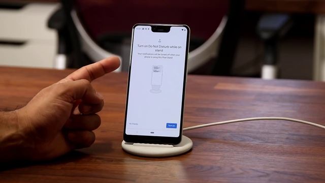 Google Pixel Stand for Pixel 3 XL - The Ultimate Wireless Charger смотреть онлайн