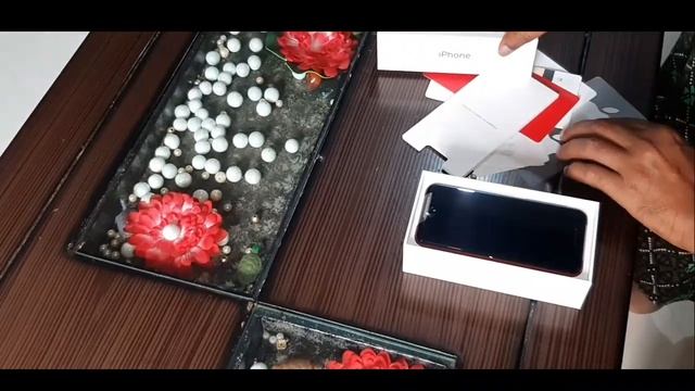 UNBOXING INDIA'S FIRST DELIVERED IPHONE SE 2020(RED,128 GB) смотреть онлайн