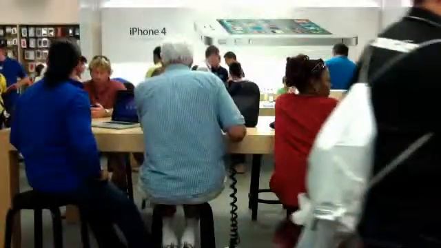 peace sign at apple store xD смотреть онлайн