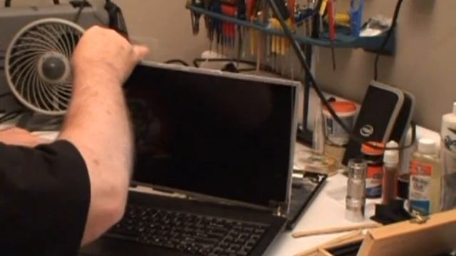 Laptop screen replacement / How to replace laptop screen - Lenovo B560 смотреть онлайн