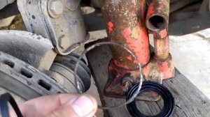 ЗАКЛИНИЛ  ТОРМОЗНОЙ  ПОРШЕНЬ .  ИЛИ КАК УТОПИТЬ ТОРМОЗНОЙ ЦИЛИНДР   ПРИ  ЗАМЕНЕ   КОЛОДОК .