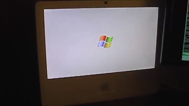 Windows XP booting on Apple iMac смотреть онлайн