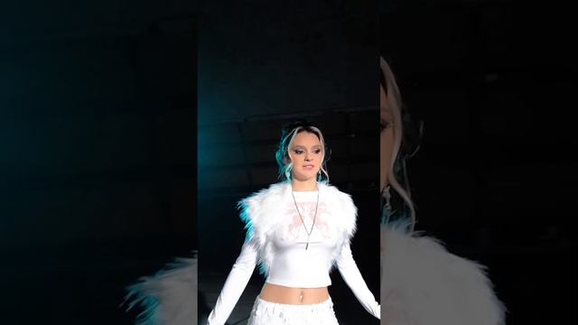 мне идут белые образы? #daryana #juice #ктоты #shorts смотреть онлайн