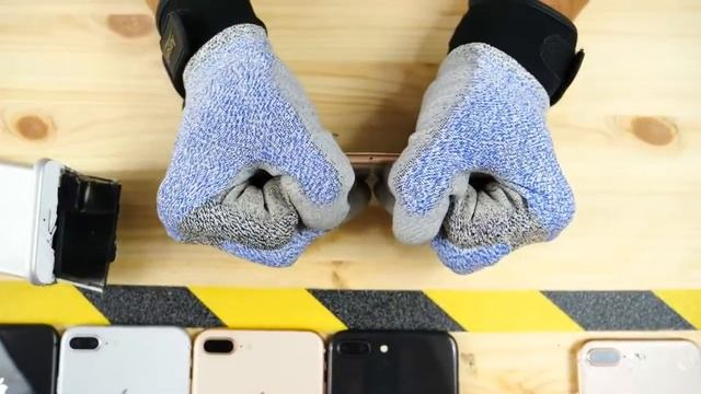 iPhone 8 and iPhone 7 Test на Сгибание. смотреть онлайн