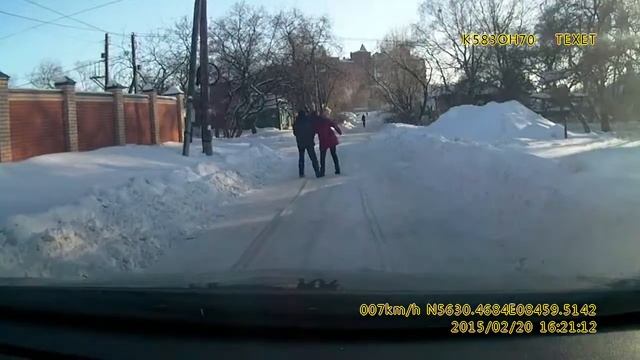 Машина едет - в сторону!! смотреть онлайн