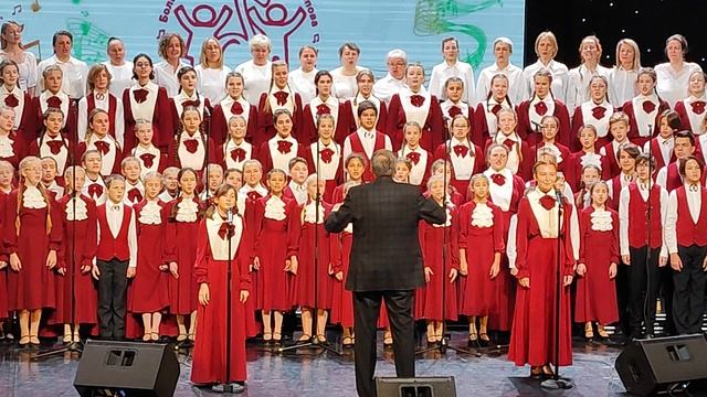 "Хор хороший" А. Пахмутова, дирижер - Лев Конторович, Большой детский хор им. В.С. Попова. смотреть онлайн