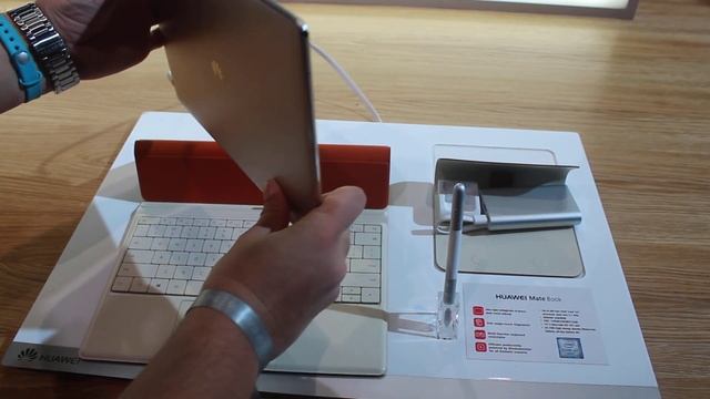Huawei Mate Book - hands-on și primele impresii | GADGET.RO | смотреть онлайн