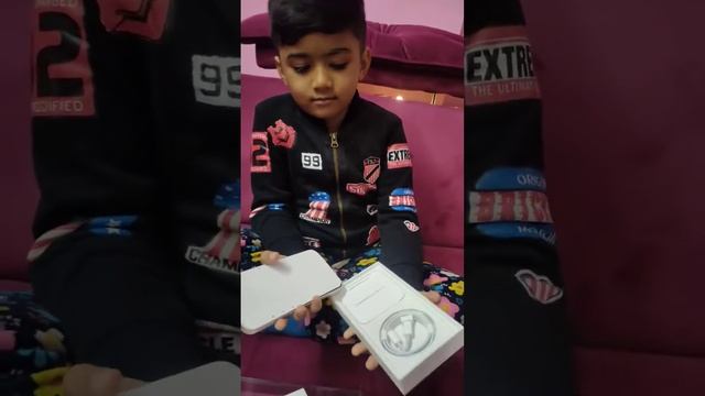 kharcha ho gaya iPhone 13 unboxing with priyansh #iphone #viralvideo #trending #corma смотреть онлайн