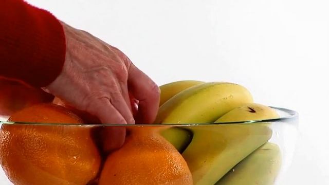Putting bananas apple oranges and grapes in a glass bowl смотреть онлайн
