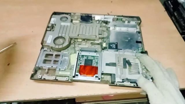 HP COMPAQ Presario 2500 Laptop смотреть онлайн