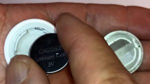 Replace Remove Battery Batteries from Apple AirTag Air Tag (04-2022)